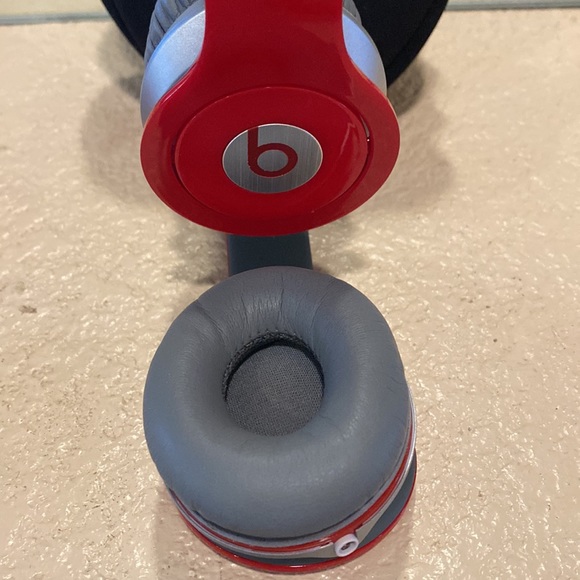 Red Beats by Dr Dre headphones - Picture 3 of 9